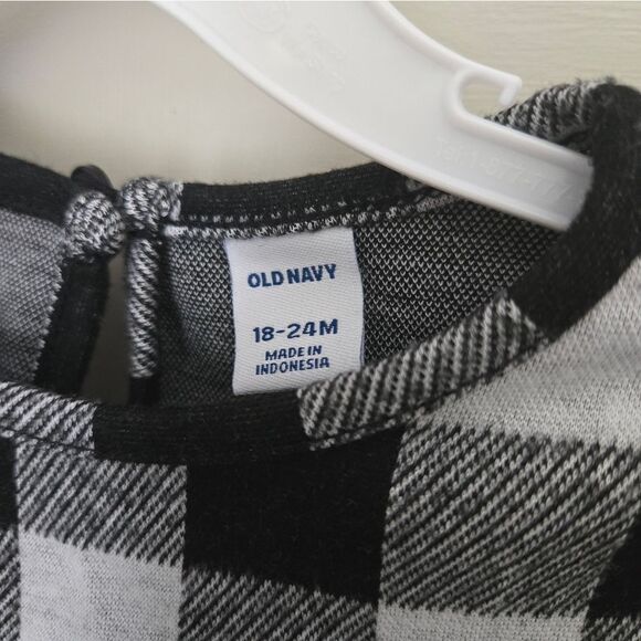 3/$20 Old Navy dress size 18-24 m - Picture 2 of 4